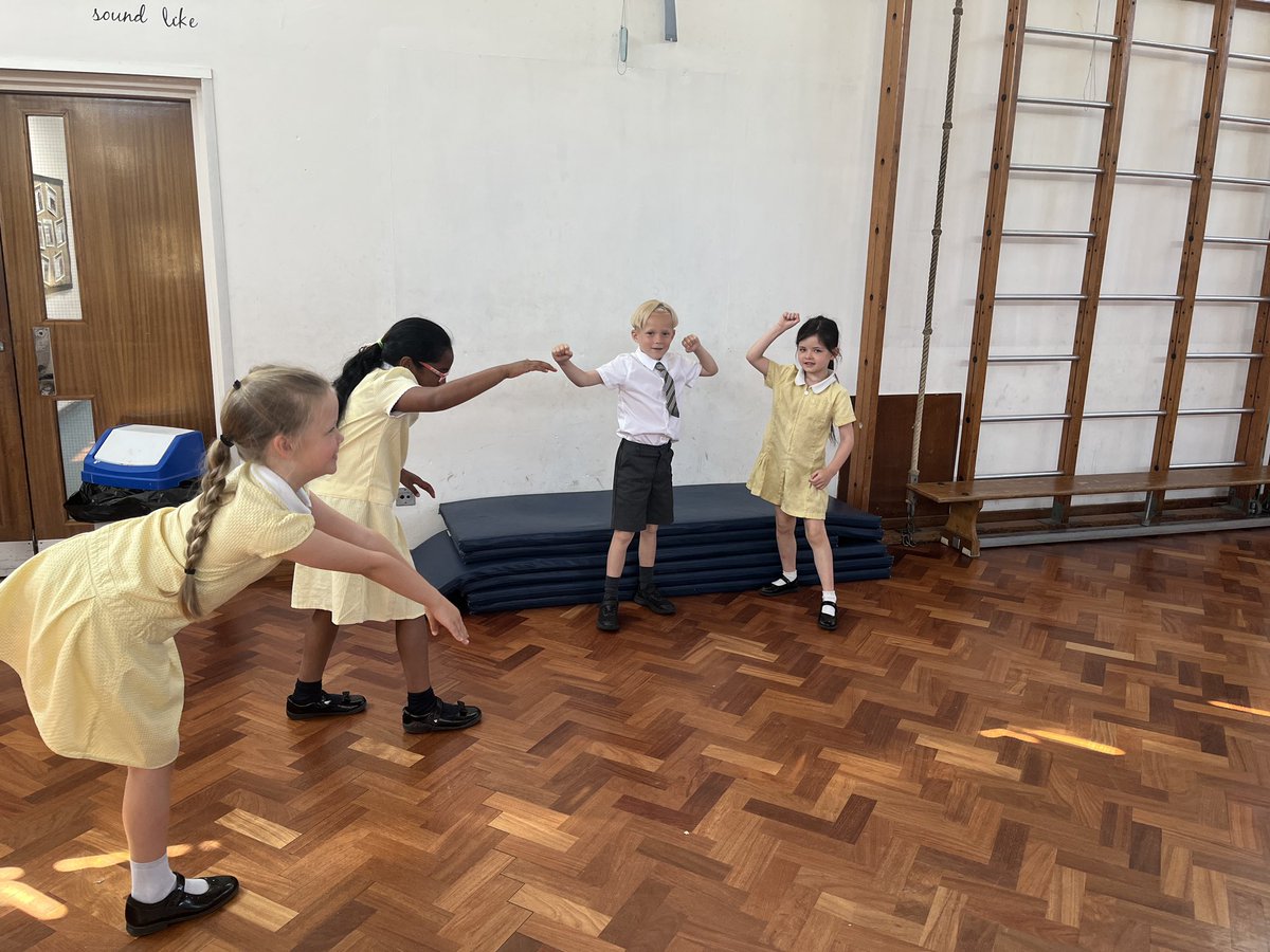 #Drama workshop with <a href="/MainstayCreate/">Mainstay Creatives</a> and <a href="/AliceElzbthEve/">Alice Eve</a>  Having a whale of a time! #courage #freezeframe