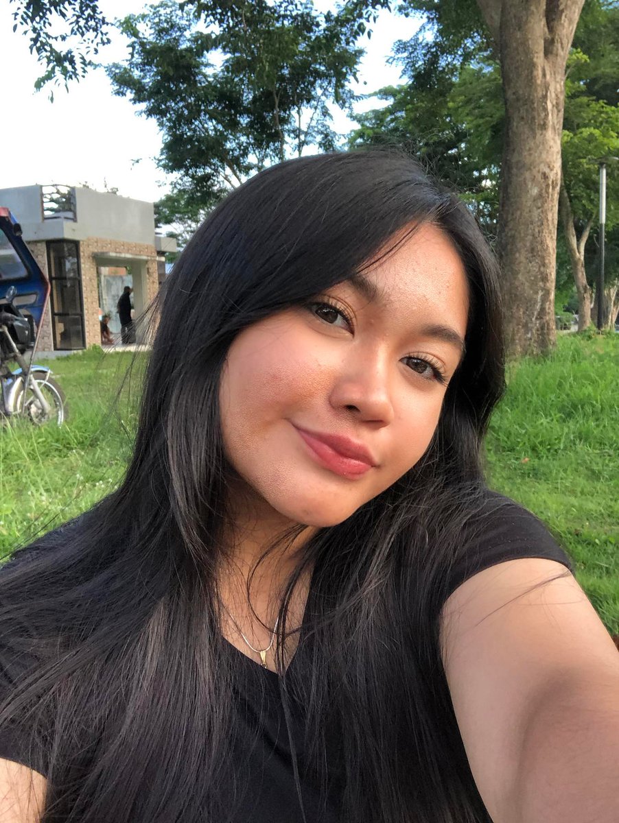 JSadia08's tweet image. she's now comfortable with her own skin ♡○♡