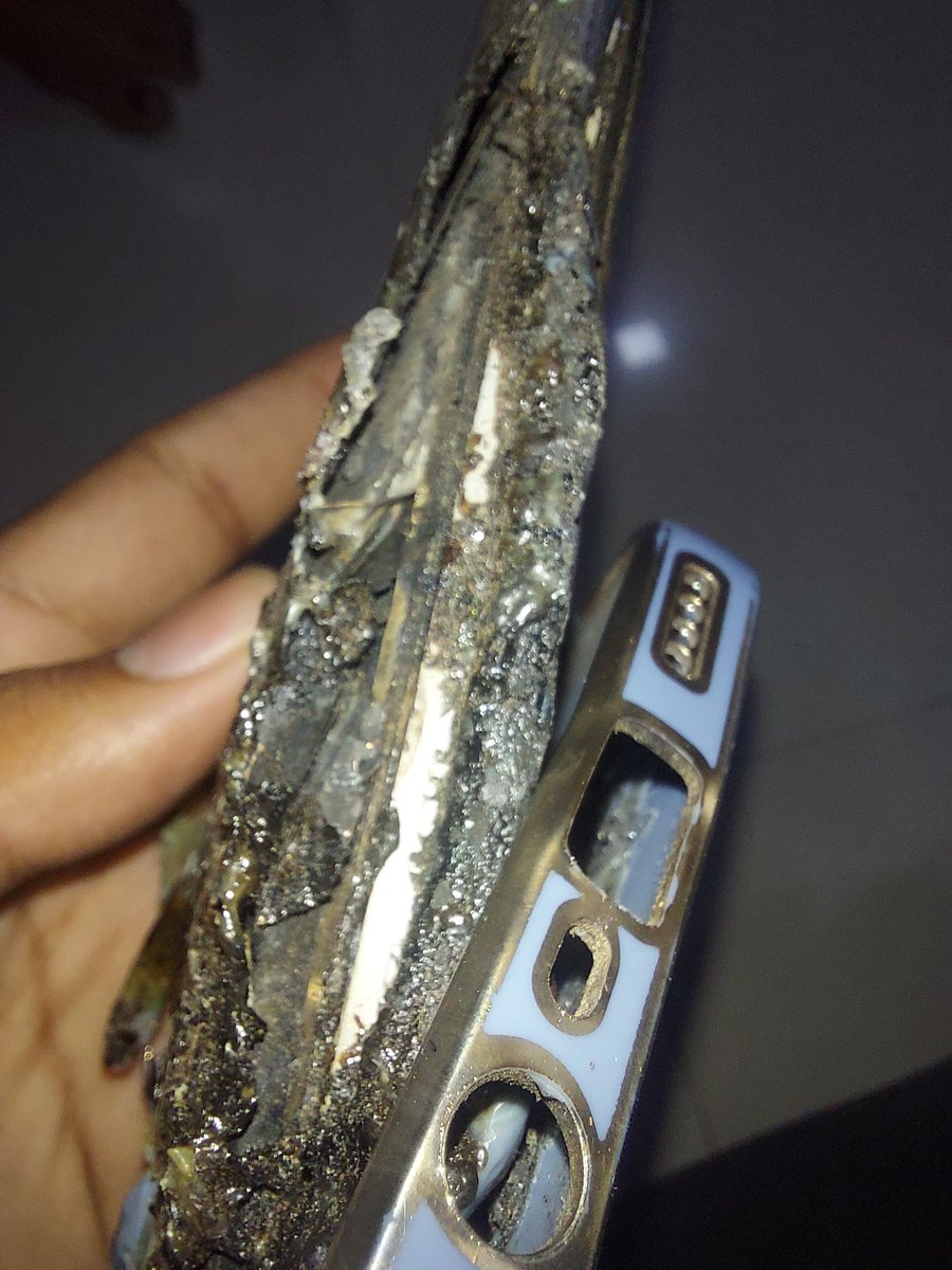 Priyans68478704's tweet image. Realme 6 blast during charging, they calm No.1 quality smartphone brand. 
Please  action  on this. 
This thing  is very serious. 
@realmeIndia @realmecareIN