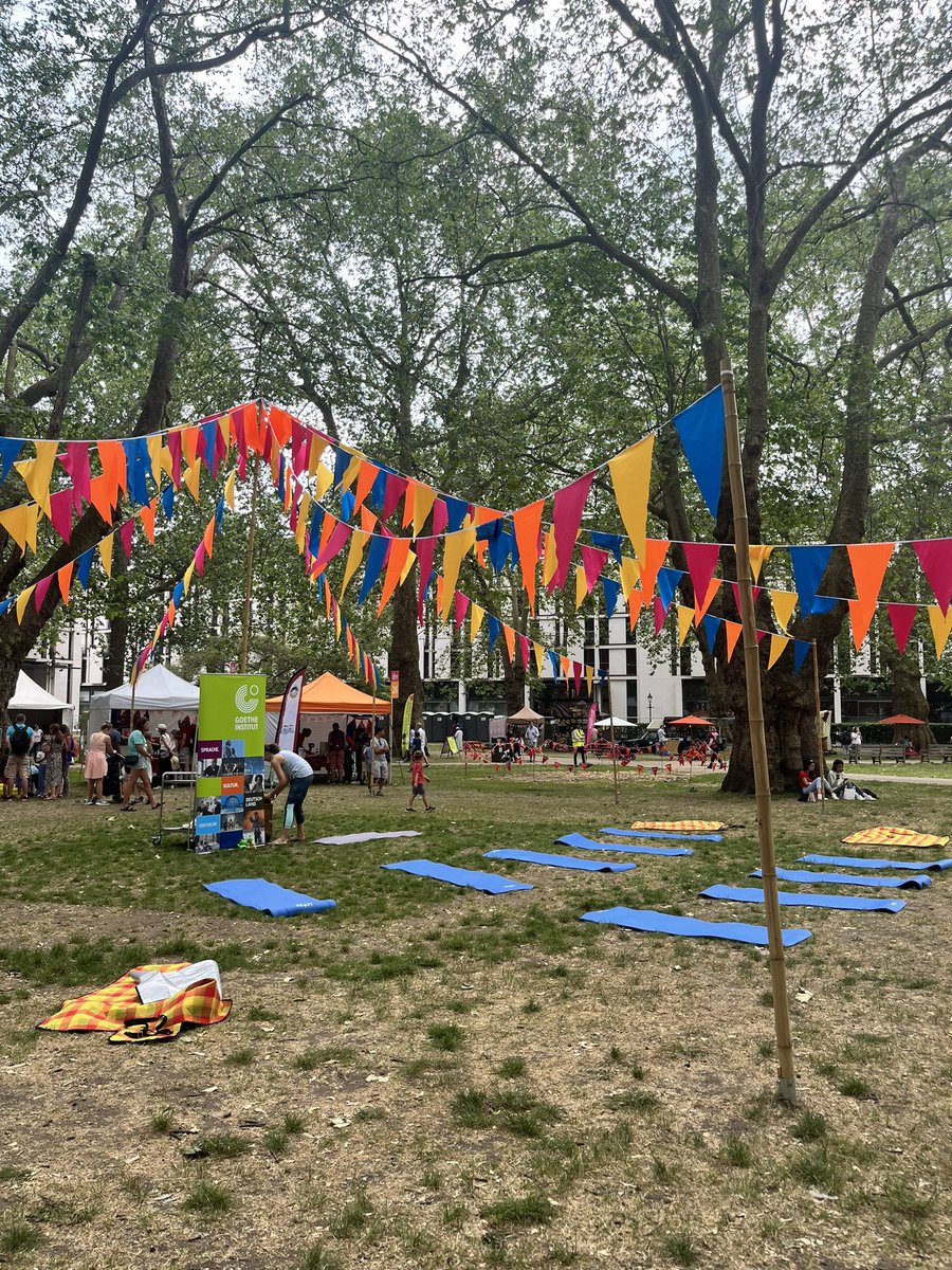 The Great Exhibition Road Festival is on today from 12-6pm! Head on down to explore a range of fun, family friendly free events celebrating a world of arts, science and wonder! #ExRdFest @ExRdFestival