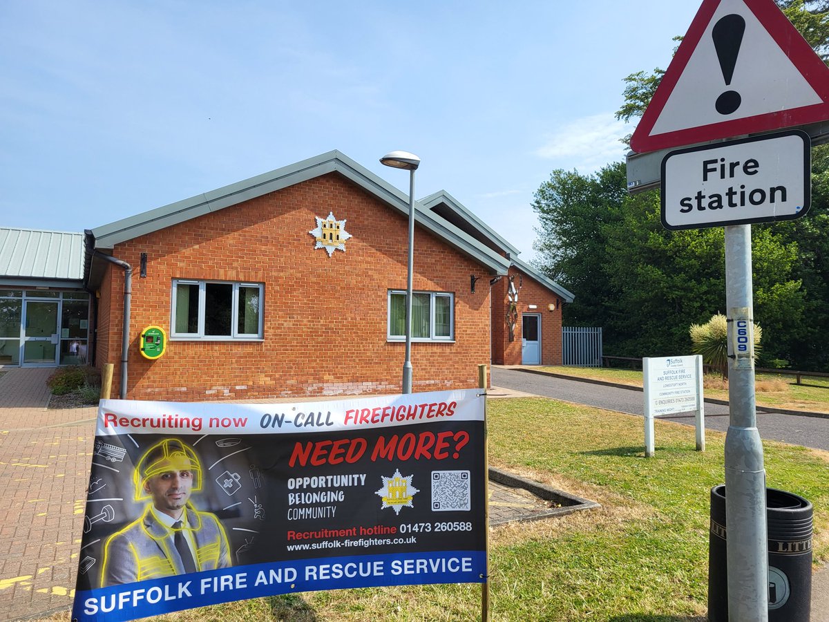 Are you interested in becoming one of or oncall firefighters? 📟👨‍🚒
Why not come allong to North Lowestoft fire station in Normanston Drive this Tuesday evening at 7pm to find out more information about:  recruitment, fitness, training and what is expected of oncall firefighters.