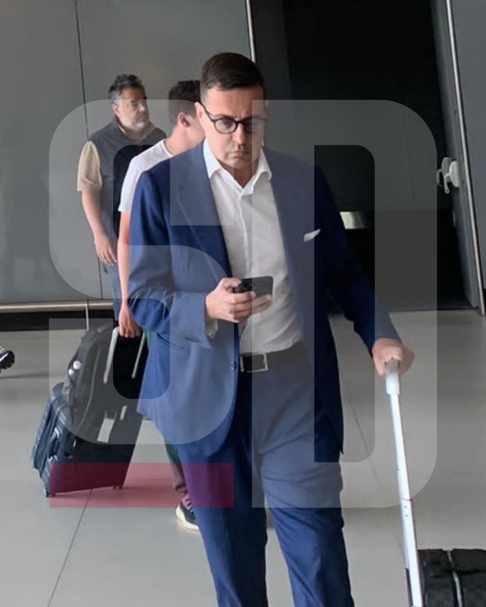 SON DAKİKA ÖZEL | Edin Dzeko'nun menajeri, Fenerbahçe'yle sözleşmenin son detaylarını görüşmek ve neticelendirmek için İstanbul'a geldi.