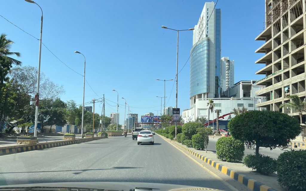 A small little intervention makes the road look so neat and clean. Torn flags of parties, worn out posters & excessive wires have been removed from this road & it looks nice, doesn’t it?