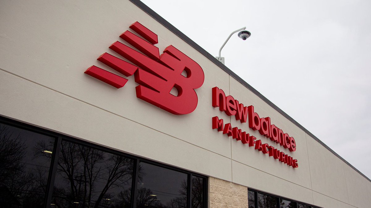 Our @SC_Matters_Blog commentary highlighting athletic footwear provider New Balance's added plans for added U.S. #manufacturing. An agile and resilient supply network strategy.  #procurement bit.ly/4447ruG