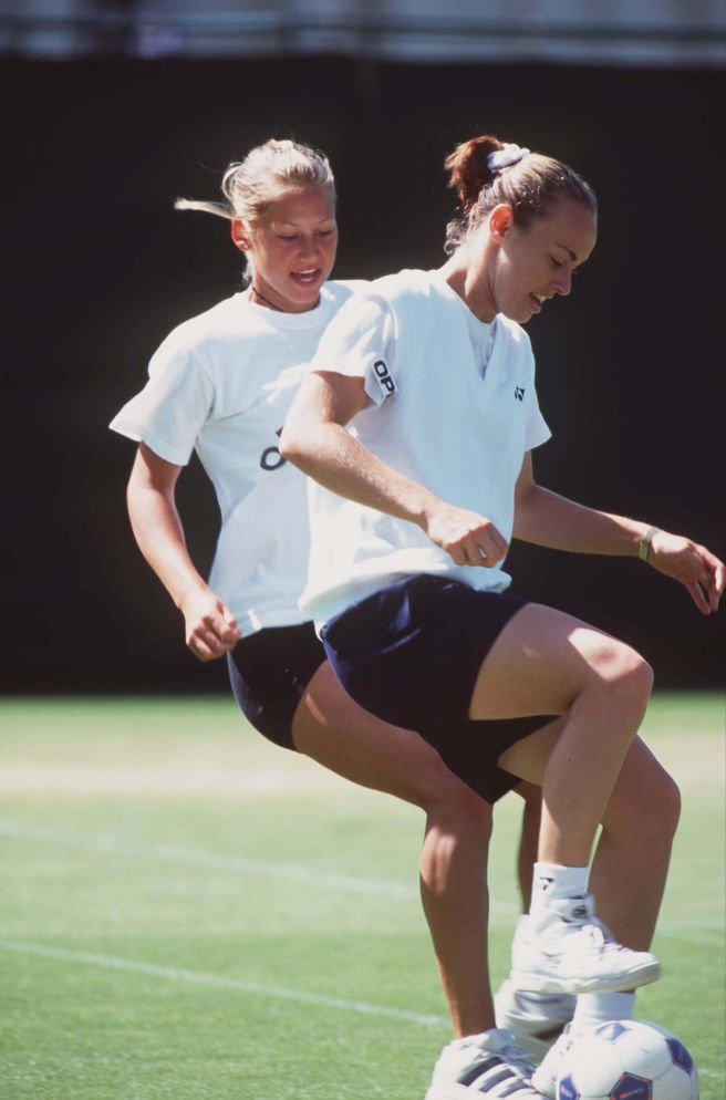 ✅ #Backintime June 18, 1999: @mhingis and Anna warming-up with a game of football at the Direct Line International Championships in Eastbourne, UK. 🎾😍💖 

#аннакурникова #мартинахингис #тренировка #теннис #annakournikova #martinahingis #directlineinternational1999 #tournament