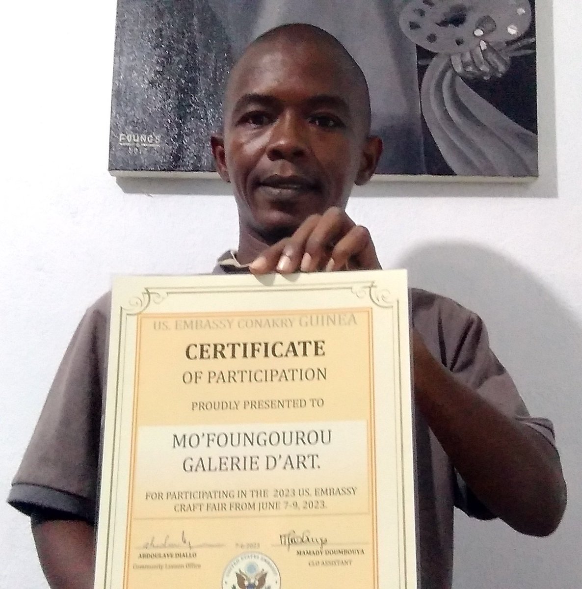 🇬🇳    MOFOUNGUROU GALERIE D'ART    🇺🇲

Vous dédié ce certificat, obtenu lors de l'exposition à l'ambassade des États-Unis 🇺🇸

👉 Nous vous remercions de la confiance que vous portez à notre entreprise🤩🥰

#mofoungurougaleriedart #galeriedartcontemporain  #ambassadedesetatsunies