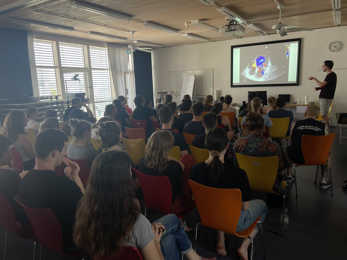 Interaktiver Input durch Fallvorstellungen von <a href="/RGirshausen/">Robert Girshausen</a> zum RUSH Protokoll.💥 Zusammen mit <a href="/GERpocus/">Felix Lorang DFTT</a> und <a href="/ChristofFehrle/">christof Fehrle</a> bildet er die ärztliche Supervision beim Hands-on Training am gesamten Wochenende von #SchwabenPOCUS Ein riesiges Dankeschön an diese Drei! 👏