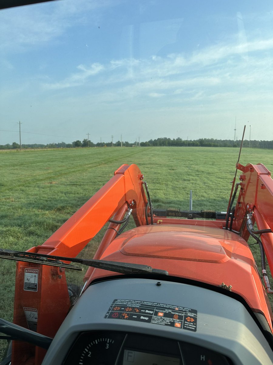 LegoForages's tweet photo. It’s #NationalForageWeek!!! Starting the day off right by attacking the #bermudagrass stem maggots! #ForageFact: it’s better to spray early in the morning before the dew dries and the enemy retreats. 

#LegoForageSpecialistVsTheMaggots #ForageFunny #AttackTheDay https://t.co/QI7DvTZGKa