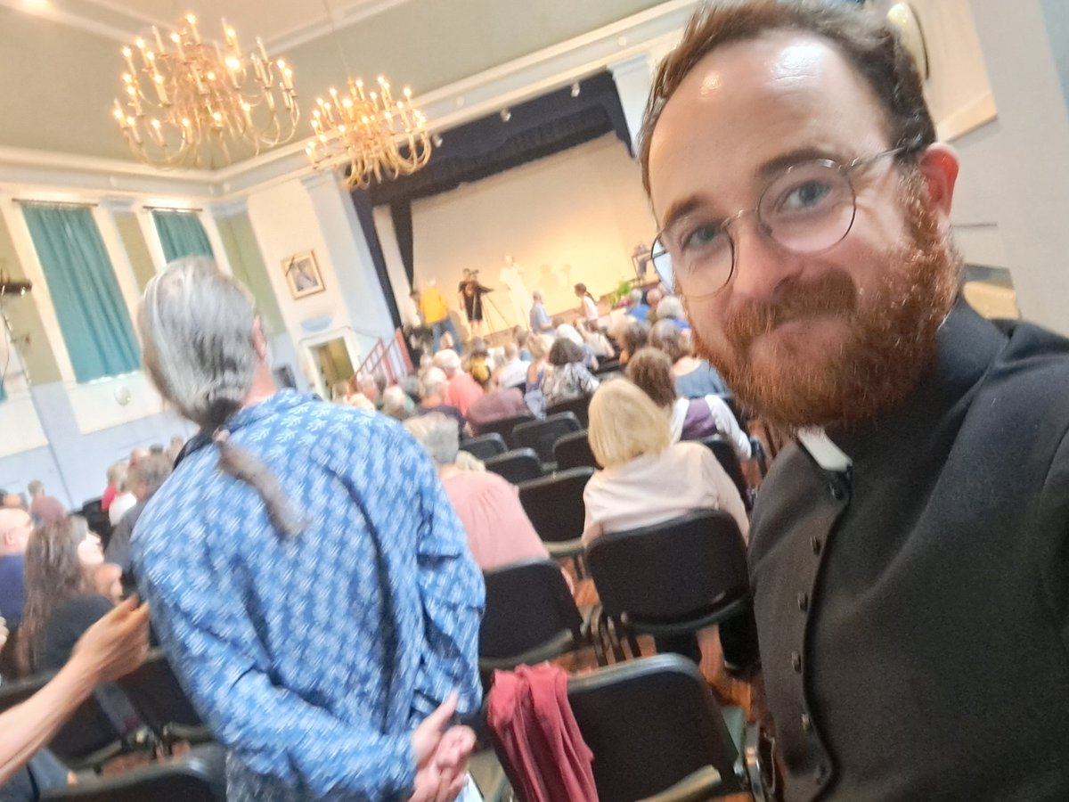 kieronrowley's tweet image. Among my many other duties, I have recently been appointed chaplain to the mayor of Glastonbury.  Today, I was invited to attend a conference of resilience in the face of climate disaster. @BathWells #chaplaincy