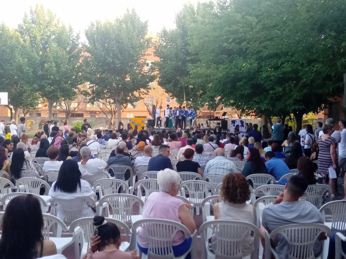 25_ies's tweet photo. Graduació dels 4 ESO al @25_ies #Alfafar. https://t.co/miM0ULKUgK