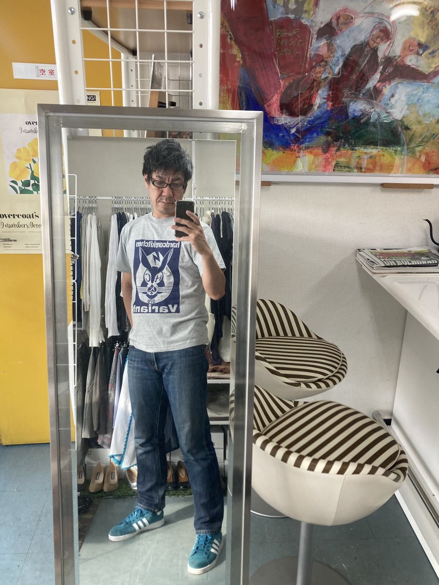 shootoranger's tweet photo. カッコえぇTシャツありますぅ〜😙
"Variant" art work by CHOBI TOBITA
#tシャツデザイン
#Tシャツ好き
#やばいTシャツ屋さん
#Shootorange
#hardcorekitchen
#chobitobita https://t.co/MGgpv5fAA0