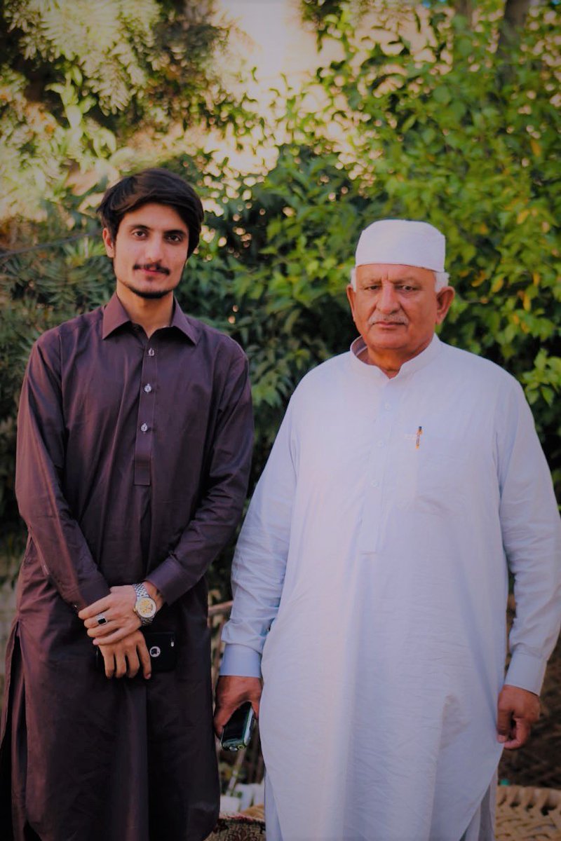ELUMKHAN1's tweet photo. ستا د وجود خوشبويي ښه پیژنم
سترګې مې څله په لاسو پـټـوی
#myinspirationfather
#happyfathersday2023 https://t.co/HUlD0HVMhd