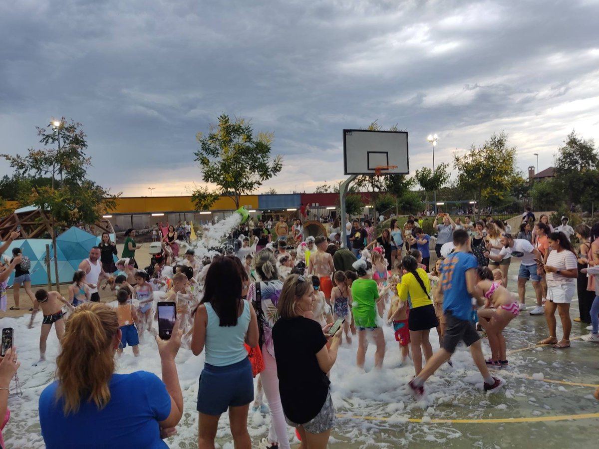 OSsencur's tweet image. Prvi dan naše Erasmus+ izmenjave v  Španiji smo zaključili v dežju in peni.
#ossencur #erasmusplus #cmepius #Spain #Zuera