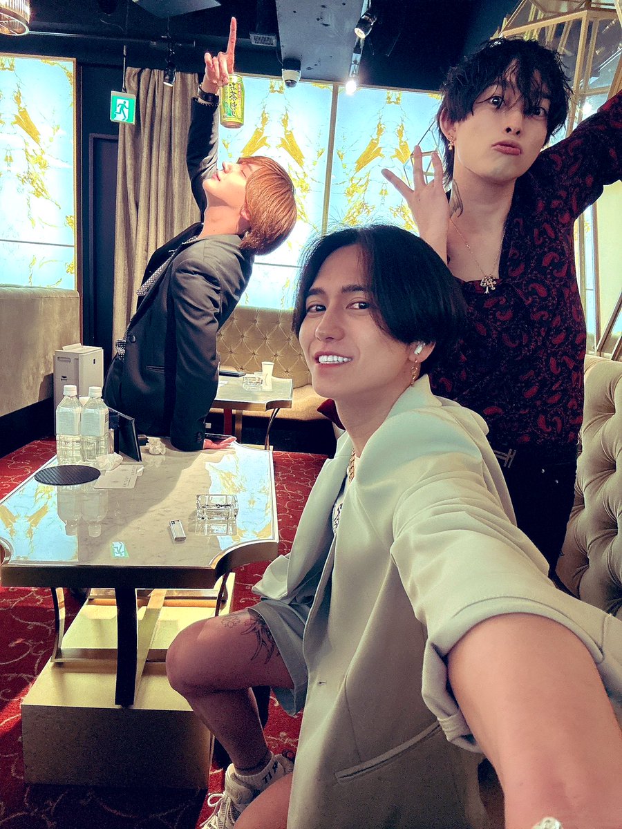 ive000ive's tweet photo. みんな今日も1日楽しんでいこーぜー☝️💚 https://t.co/FaslJmJHyU