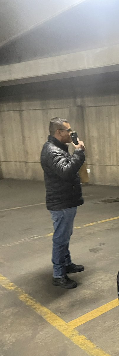 MARINASANFE's tweet photo. @paseointer esta persona se identificó como jefe de seguridad y no sabe dónde está la llave de mi coche que dejé en el valet parking!!! Esto es un robo y exijo que me entreguen el coche.Que pasa con la seguridad de la plaza! @Huitzquillocan @Vecinodeteca https://t.co/IU5vFZ7GVP