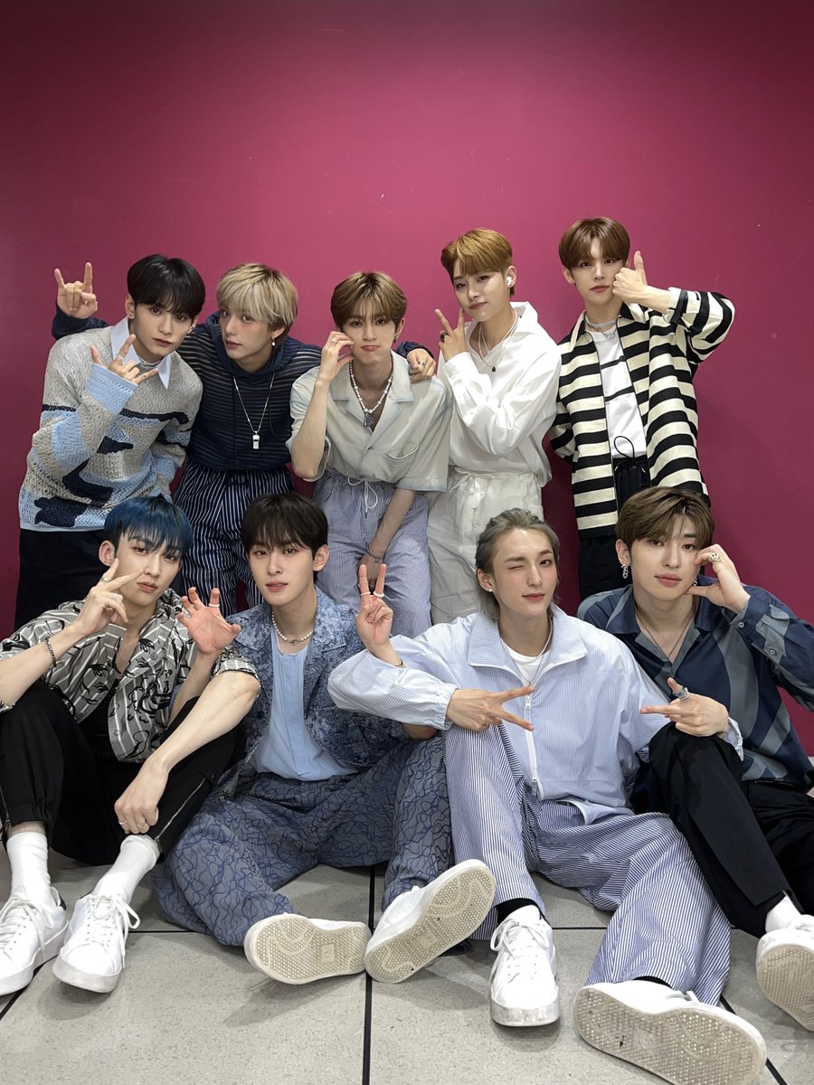 XODIACOfficial's tweet photo. [📸]

SPECIAL LOVE it's Live Behind❣️

#itsLive #잇츠라이브 
#XODIAC #소디엑 
#SPECIALLOVE https://t.co/oVQLuCTxjM