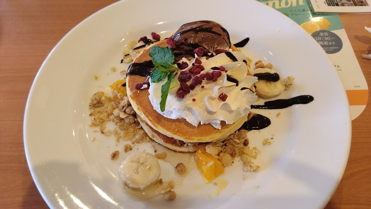 zizichin1's tweet image. デニーズ行ったので、誕生日クーポンのデザートをいただきました。
持って来た人に「お誕生日おめでとうございます」て言われた(*´∀｀*)
プレゼントは今月末まで受付け中(笑)
#誕生月 
#デニーズバースデーデザート 
#上野のパンダと一緒