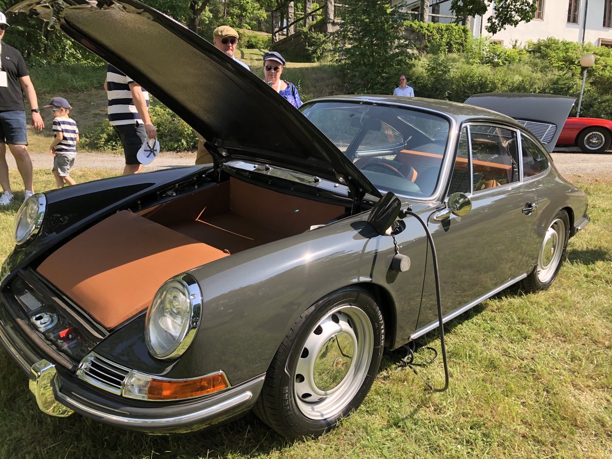 JamsenAntti's tweet photo. Sähköä klassikkoon. #sähköauto #kakskerta #turku https://t.co/yx8efUTo7B