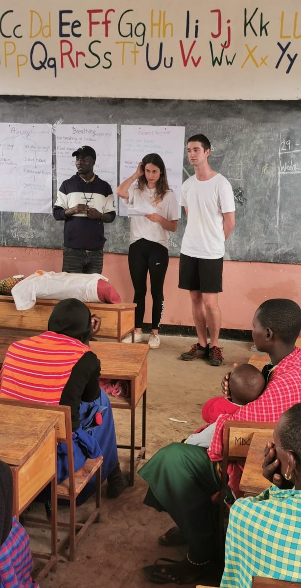 @besserossi War eine erlebnisreiche Zeit unter anderem in entlegenen Massai Dörfern, wo sie mit einem anderen Studenten, Notfall-Erstehilfe-Kurse entwickelt und durchgeführt hat.