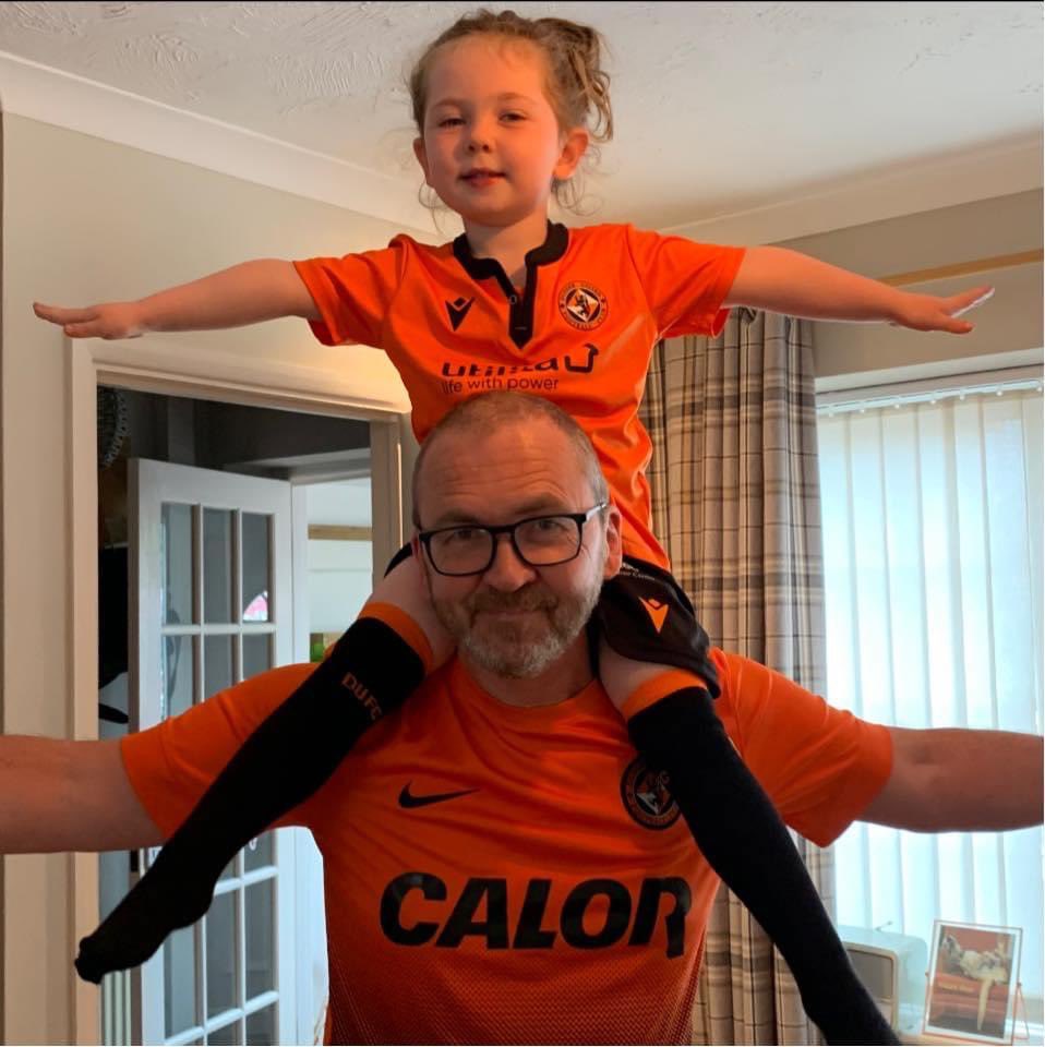 Daddy, daughter and Dundee United!
Delightful!! 🥰
Happy Father's Day. 🧡🖤