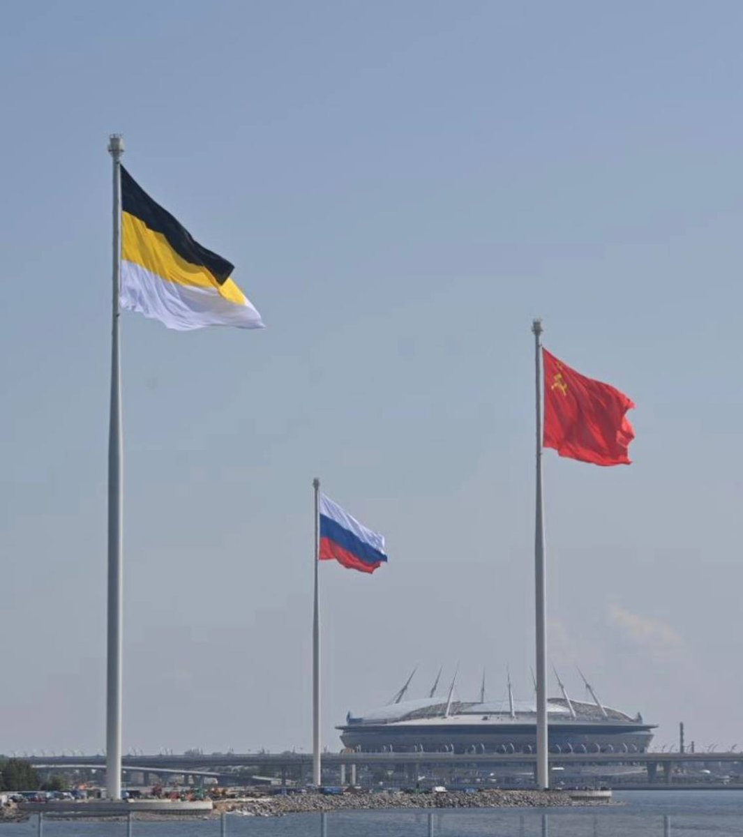 Gerashchenko_en's tweet photo. Huge flags of Russia, the Russian empire and the USSR were raised on the shore of the Gulf of Finland in St Petersburg. Putin watched this from a yacht.

Peskov commented: “This is precisely the symbol of the continuity of our Russian statehood.”

Russia has once more underlined its imperial and colonial essence.
It is the main narrative of Russia and the "Russian world."

Admitting its colonial and imperial nature in the past and calling itself the "heir" of the Russian empire and the USSR, today's Russia continues affirming force and assimilation policy regarding the peoples and ethnic groups of Eurasia to strengthen and broaden the Russian state.

Well, I'd like to remind that historically, an empire has only one finale - disintegration. Two previous Russian empires collapsed as well.

A true victory over Russia is not only its demilitarization. It is victory over its imperial and colonial narratives.