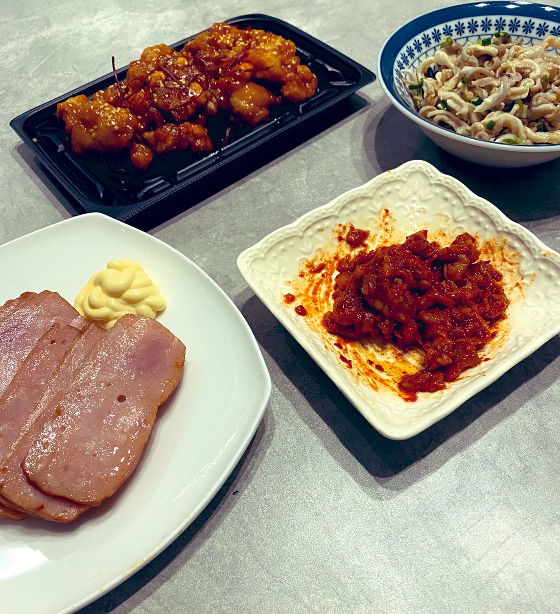 SEP91007377's tweet photo. 旅行帰り✈️
今日はあっさり惣菜で乾杯🍻
楽しかったけど疲れたぁ🥱
乾杯🍻

#乾杯
#晩酌
#おうちごはん
#夕飯
#旅行
#日曜日 https://t.co/QxQSi753S6