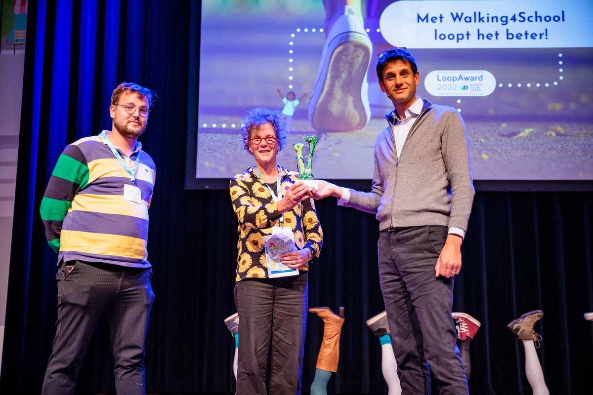 RuimtevoorLopen's tweet photo. Voeg jij je bij dit rijtje winnaars? Sinds 2020 reiken we de #LoopAward uit aan de beste #LoopInitiatieven. π Ook jij maak kans! Stimuleer je wandelen? Bijvoorbeeld met speciale #wandelroutes of door ontwerpprincipes waar #DeVoetganger op 1 staat? https://t.co/HSUAgrqdFv https://t.co/NaABIoWZFJ