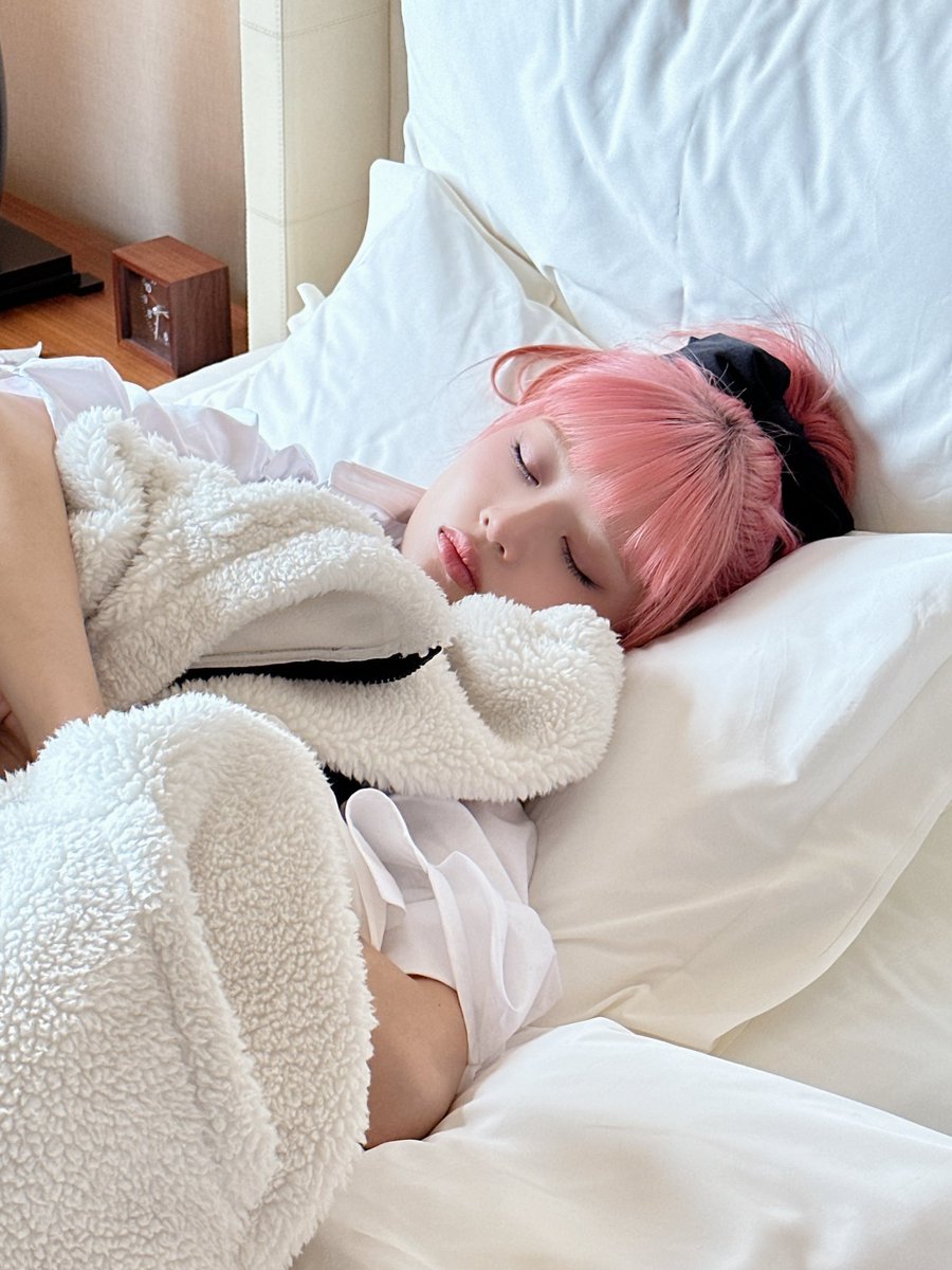 rei pics tweet media