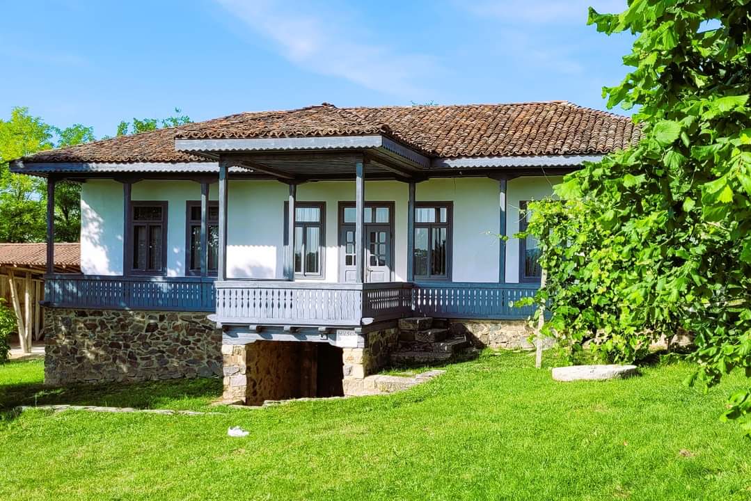 Travel_2Romania's tweet photo. Mănăstirea #Dervent #Constanta
In apropierea mănăstirii se află cetatea bizantină Păcuiul lui Soare (sec X),considerată a fi vechea cetate Vicina,din care a fost adus în 1359,la Curtea de Argeș primul mitropolit al Țării Românești,Iachint https://t.co/jr0hZfhvIU
#DiscoverRomania https://t.co/hxFCPq1kLi
