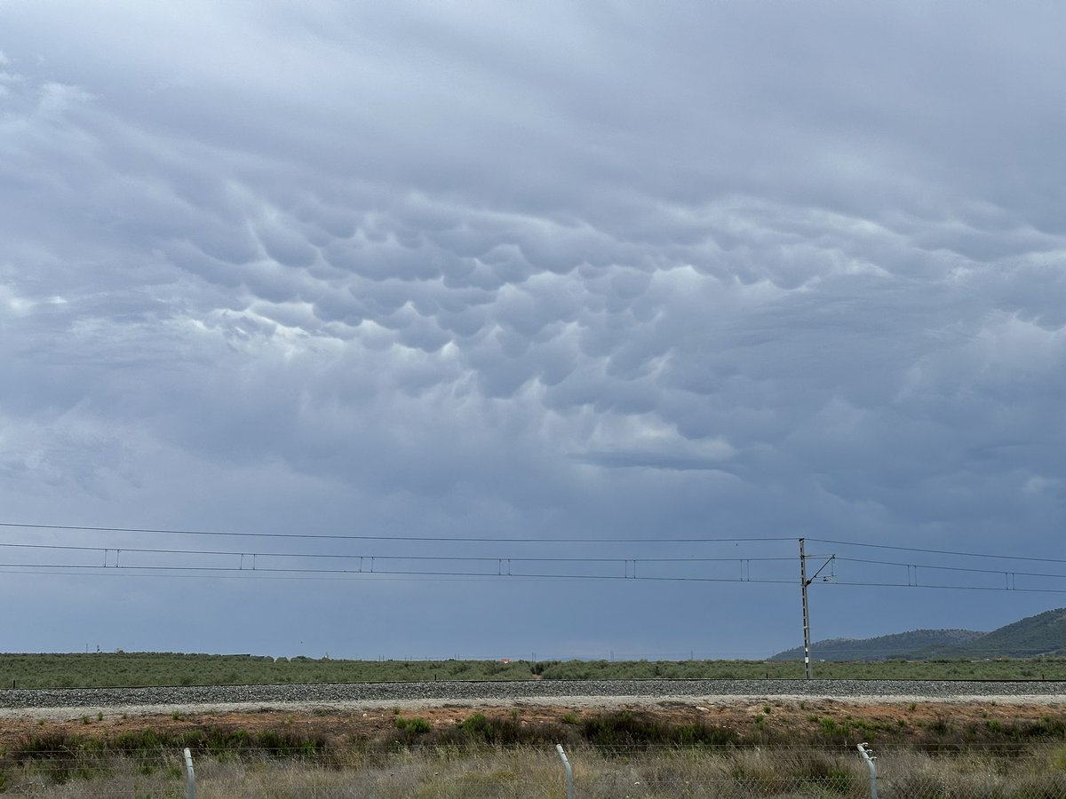 TaxiFtePiedra's tweet image. Nubes que presagian tormenta en #FuenteDePiedra