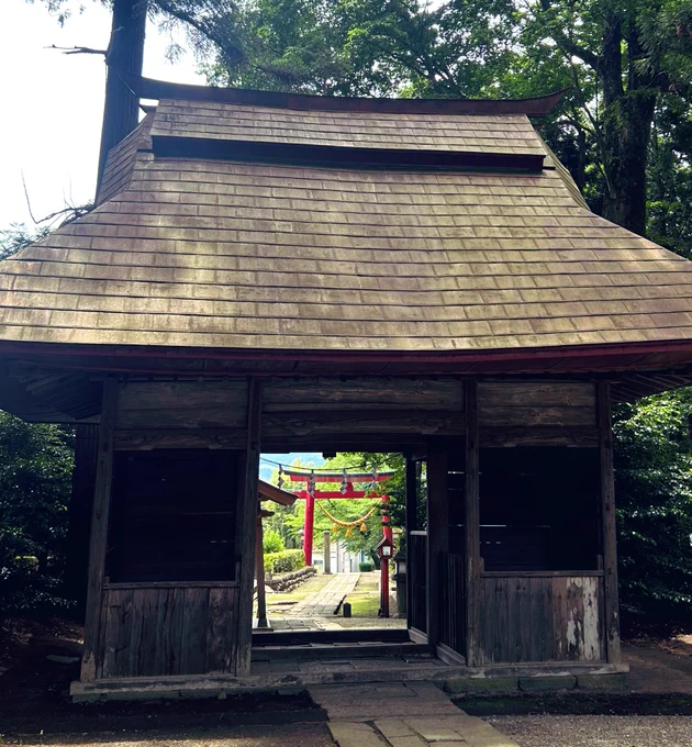 皆に幸あれ! 彫刻が凄い神社ー!
