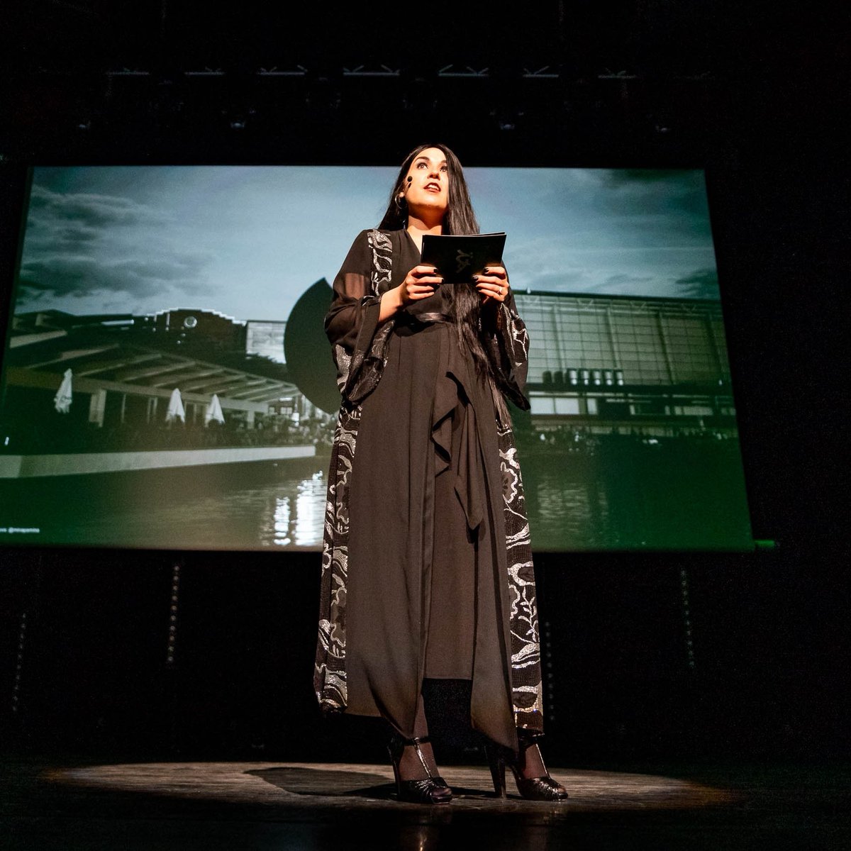 It was truly a pleasure to MC at Desucon after so many years. Thank you <a href="/Anakichichi/">Anakichi</a> for giving me the chance and trusting me. Also wow so many fantastic competitors and huge congratulations to all the winners! 🌟

Also I LIVED for the snapping ✨

📸 <a href="/nyymix/">Nyymix</a> #desucon