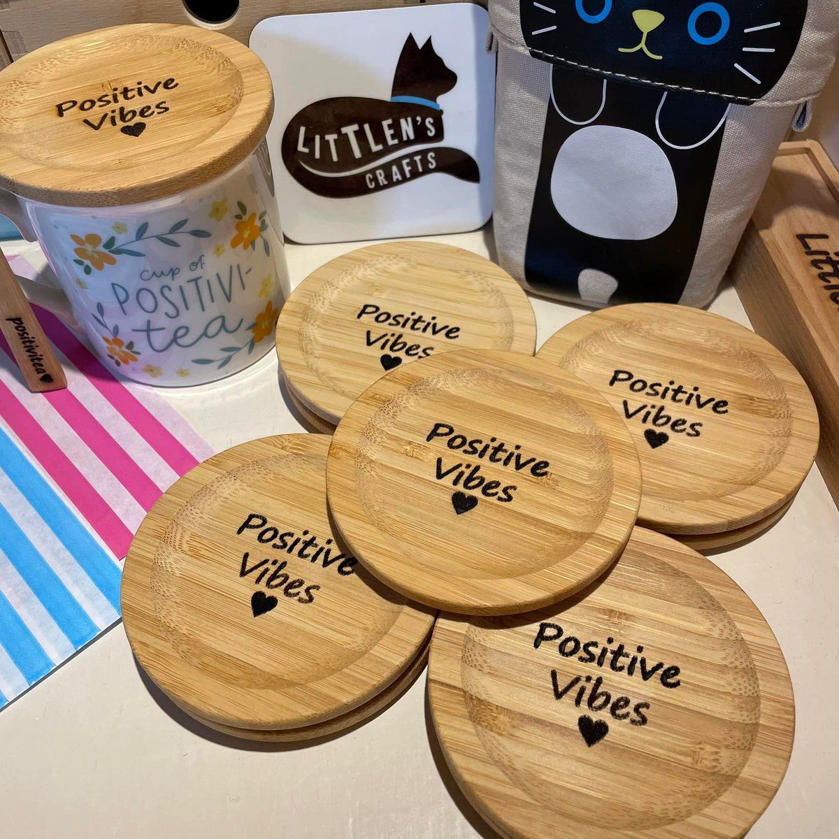 Positive Vibes Bamboo Coasters/Cup Lids 😍

• £6 each plus P&P 📮
linktr.ee/LittlensCrafts

#UKGiftAM #UKGiftHour #HTLMP #TheCraftersUK #UKMakers #CraftBizParty