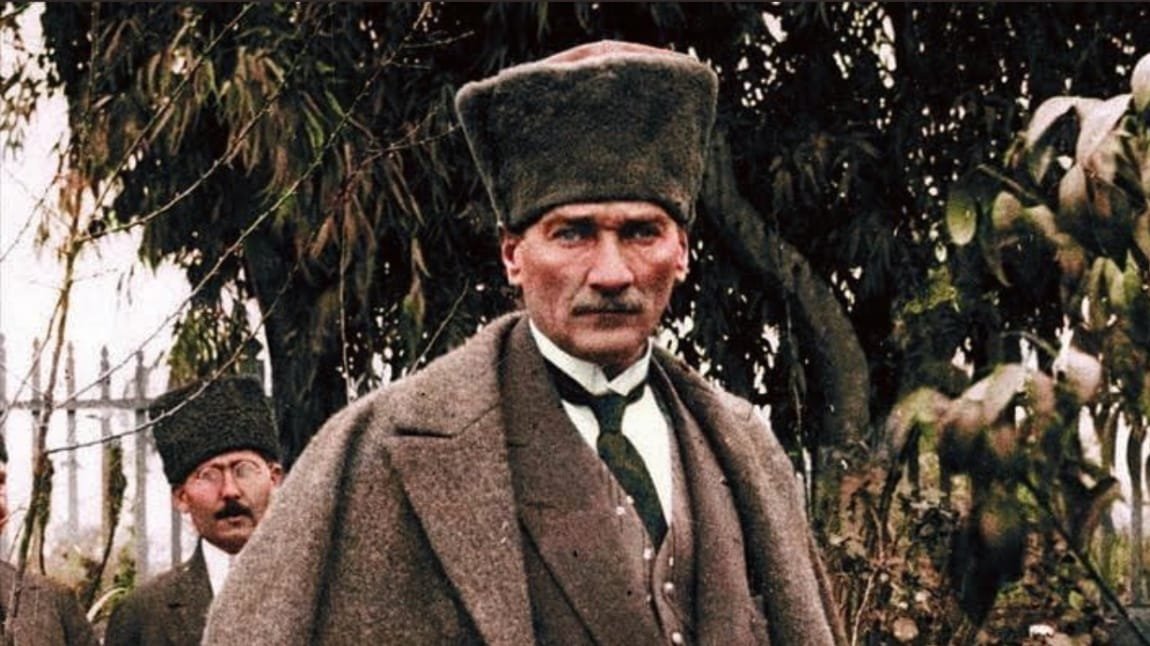 Seninde babalar günün kutlu olsun CUMHURİYET in atası ve babası 
#Atatürk