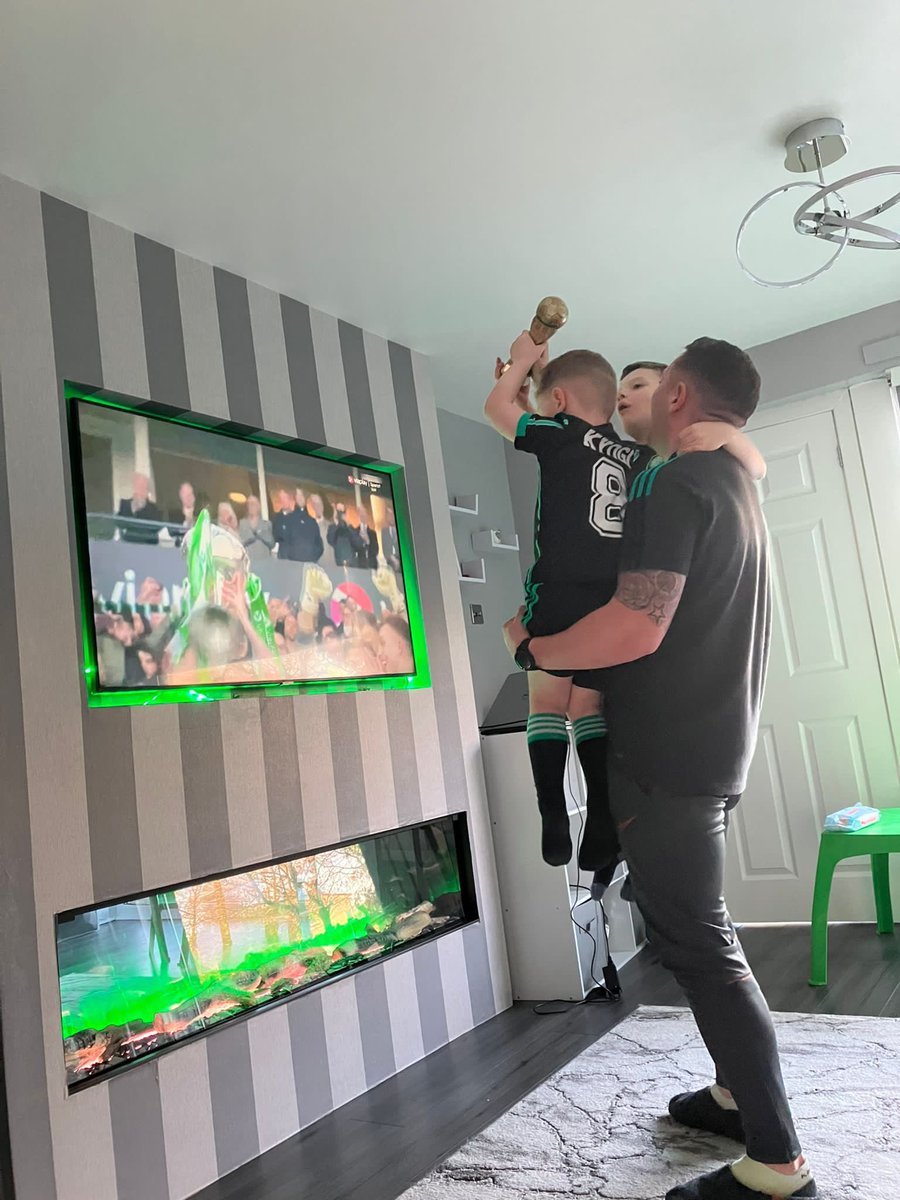 Ngera23's tweet photo. Happy Father’s Day to the best 💚 https://t.co/UOqD9FCnW8