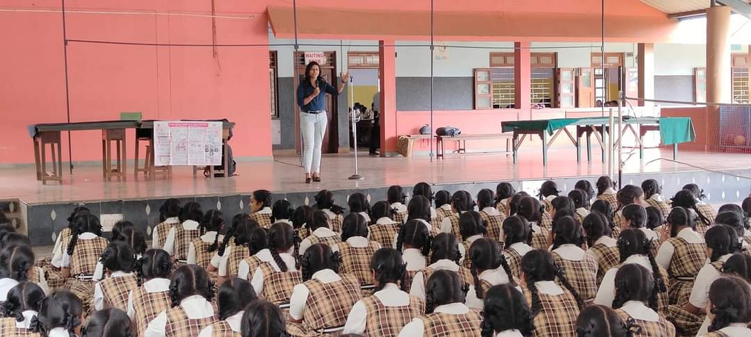 Divyagokarna1's tweet photo. Educating the next generation....
Place: Don bosco, sirsi
#session #menstrualcup #comfycup #periodproduct #reusable #ecofriendly #Period #DonBoscoSchool #sirsi #SpreadingAwareness #menstruation #menstrualhygiene https://t.co/NAUYABr5ni