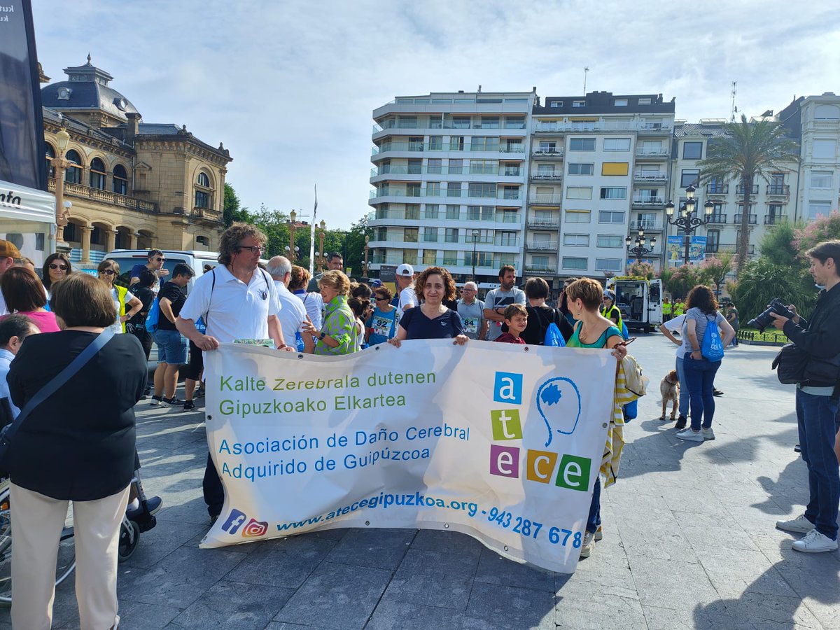 orainnoticias's tweet photo. 📢 Marcha de la Asociación de Daño Cerebral Adquirido de Gipuzkoa #ATECE en #Donostia para sensibilizar y dar a conocer la realidad de las personas afectadas. Fotos de @EuskadiIrratia 👇 https://t.co/HVpvhGjuZ2