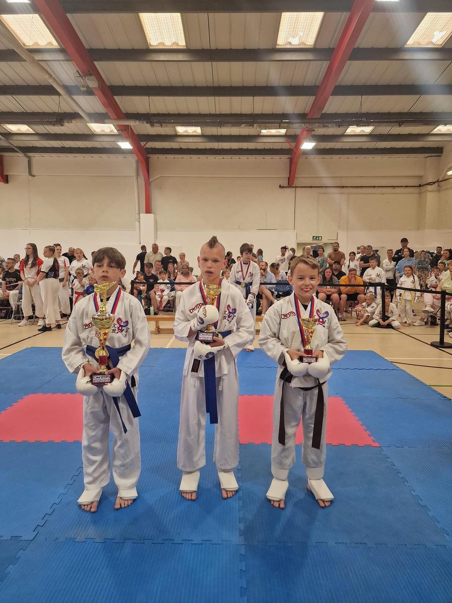 Kate Sands (Oliver-Taylor) tweet media