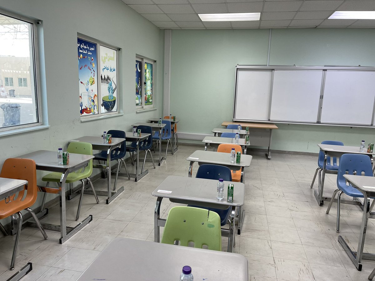 AlryhanSchool's tweet photo. جانب من مبادرة مدرسة الريحان المتوسطة باستقبال طلابها وضيافتهم وتهيئة البيئة لهم. https://t.co/CtgK9BUAbg