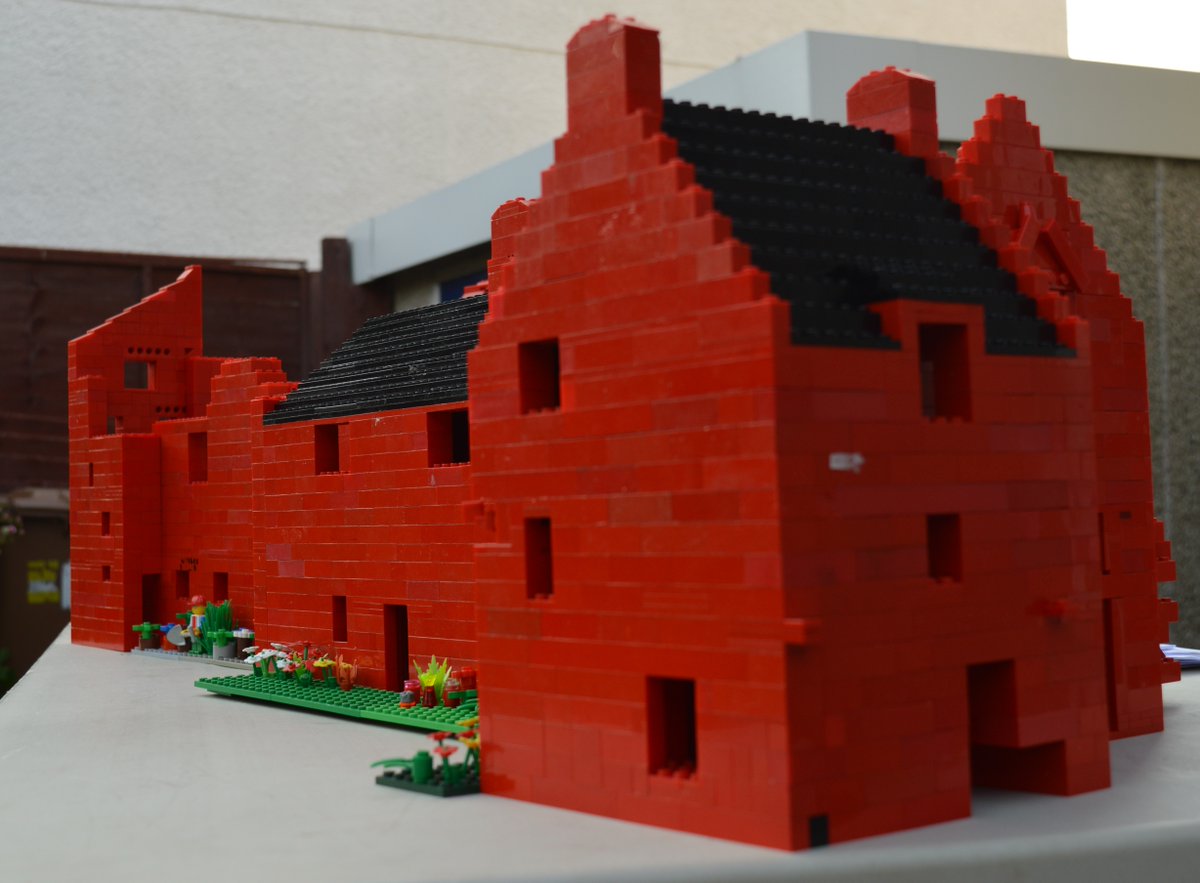 Spot the difference! 👀

🏰🧱 Our young LEGO builders did a fantastic job making this LEGO model of Aberdour Castle! 🤩

You can admire the model on select days until Mon 3 Jul at Aberdour Library, thanks to @onfifelibraries! 📚 

Or visit the original: ow.ly/taUk50OQwOE
