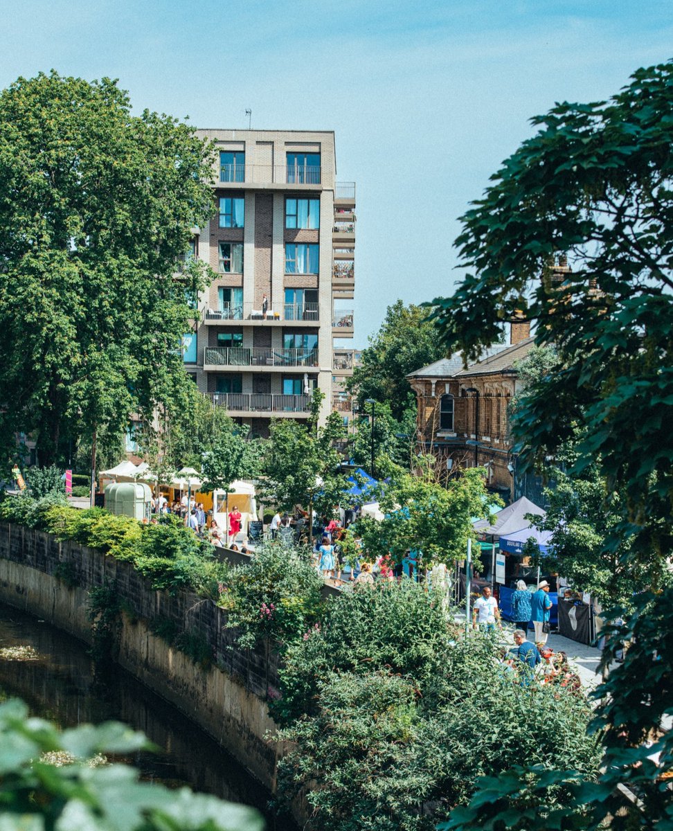 You'd be forgiven for mistaking this little slice of heaven for the tropics, but it's our very own Ravensbourne Riveria! 🌞🌴 Photo credit: @niccrillyhargravephotography