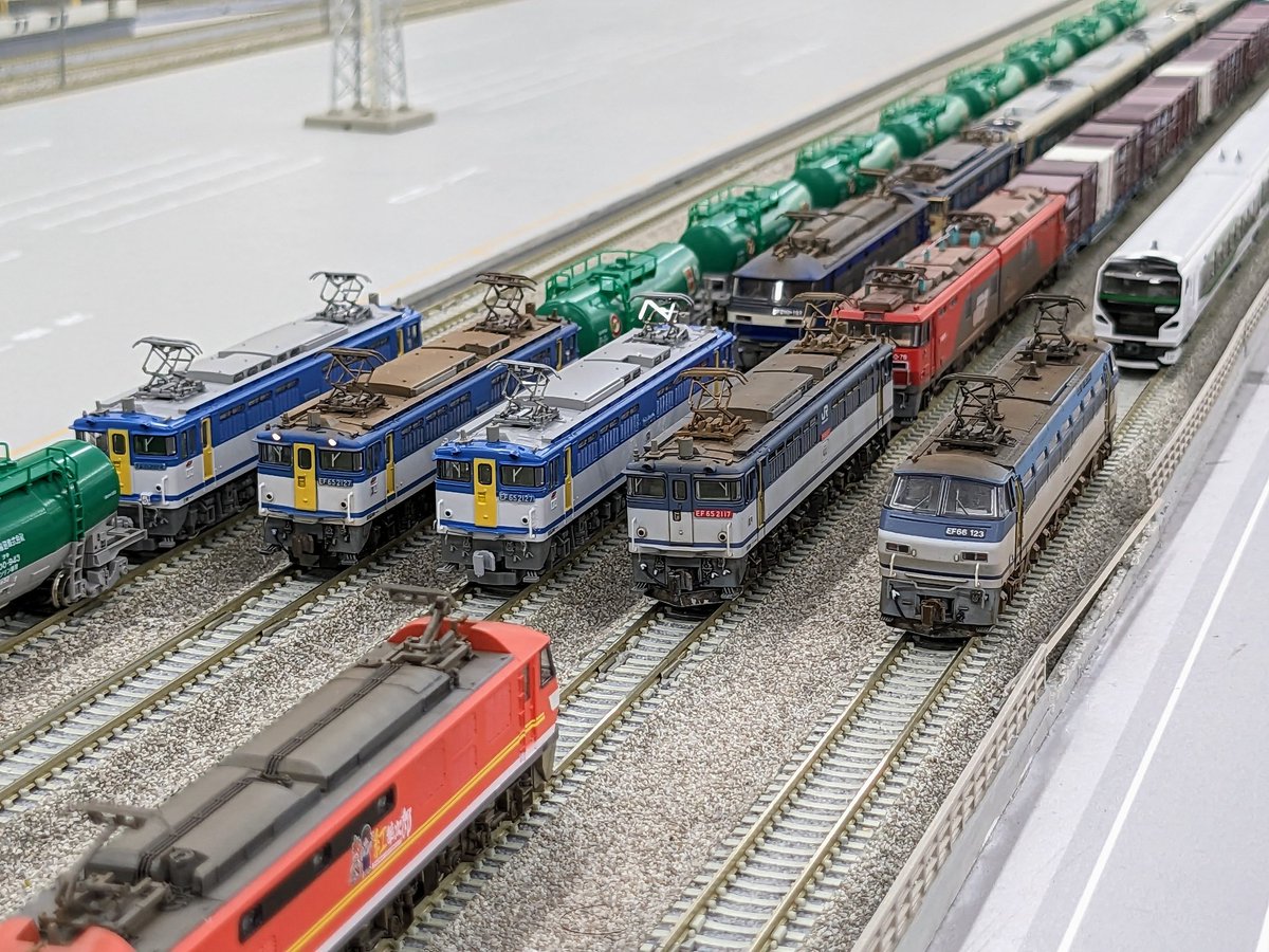 「ホビセンの3D鉄道模型まつりの後は池袋の西イケで貨物運転会 貨物線をイメージした」|あさかみやびのイラスト