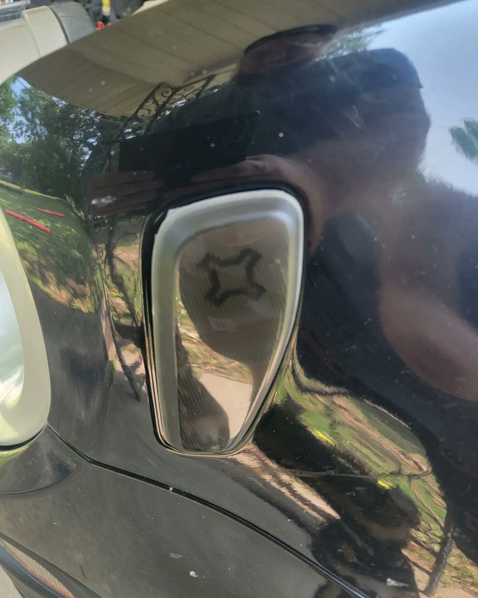 itz_ioi's tweet photo. Blacking out the #Jeep #renegade. 
All new LED bulbs with new panels blinkers and updated "charging" blinkers in the mirrors :) 
More to come ❤️ https://t.co/D46yGvRYLi