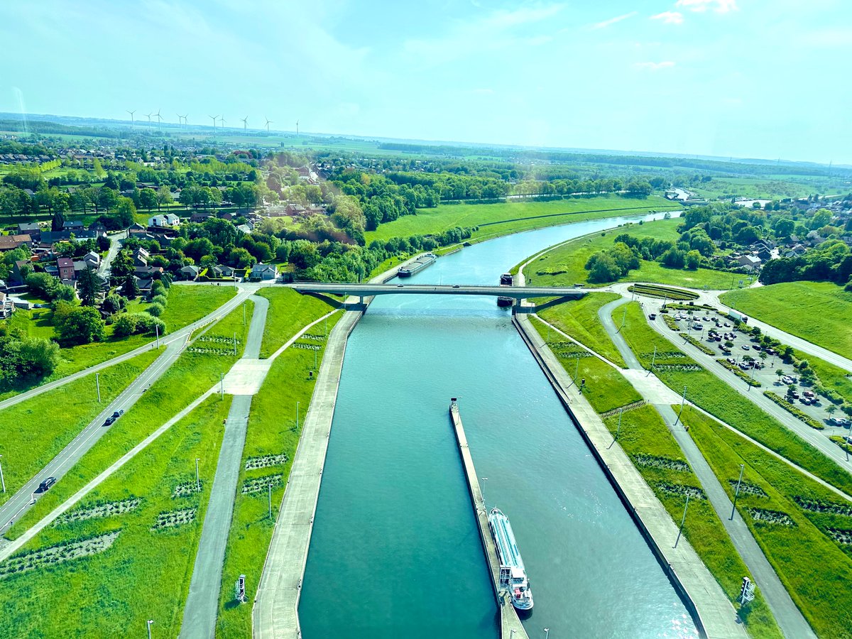 tamasivankovacs's tweet photo. An #engineering marvel about 60 kilometers from #Brussels - the #Strépy-#Thieu boat lift (L'ascenseur funiculaire de Strépy-Thieu) on a branch of the #Canal du Centre whose many #hydraulic installations are part of the @UNESCO 🇺🇳 #world #heritage. 🔴🟡🇧🇪 #Wallonie #Belgium https://t.co/gKZTq14Tly