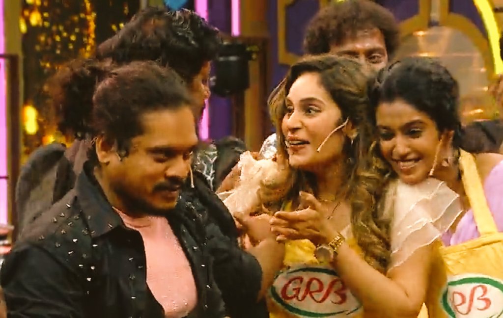 Nikhil195Nikhil's tweet photo. #CookWithComali4
⭐ Celebration Week Winner -
#shruthika & #pugazh👏🏻
⭐ Good to see #cwc Season 3 Cooks😍 @Ammu_Abhirami #Shruthika #RoshiniHaripriyan @Darshan_Offl @ActorMuthukumar
⭐ FUN Episode 👍🏻
#CookWithComali3 #CookuwithComali #CookwithComali #CWC3 #CWC #AmmuAbhirami https://t.co/HnhteEsI2o