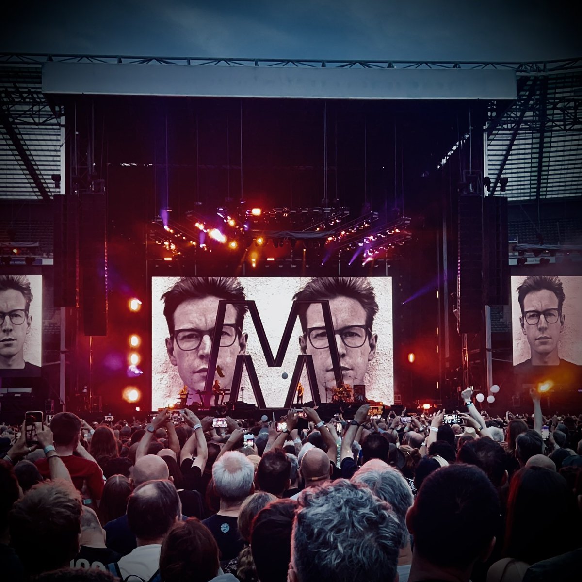 leoncphoto's tweet photo. @depechemode at #twickenham supported by @Youngfathers . What a fucking lineup…. https://t.co/ofRDrPv3cR