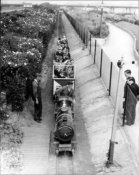 RobertsButchers's tweet photo. Had a walk around Marine Parade and Kings Gardens yesterday. Looking very very unloved (thats being generous) no lakeside railway, no longest pier in the land, no pitch and put (foot golf) it was better 100 years ago. 🤔
Where has it all gone very very wrong? @hiddensouthport https://t.co/XqoJIXSM9x