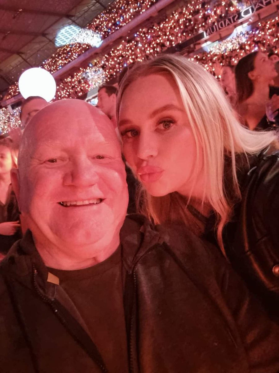 Happy Fathers Day to the best dad and granddad we could ever wish for! 🤍