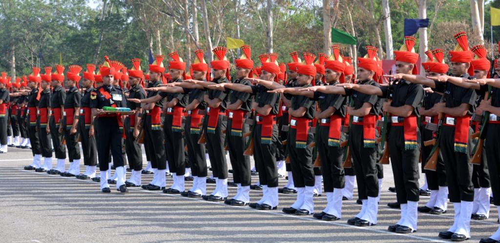 The first batch of #Agniveers of #IndianArmy took the oath and were attested at 40 Regimental Centres spread across the Nation in an impressive #AttestationParade. 
A momentous occasion for the pioneer batch of #Agniveers as they took an oath to serve in the #indianarmy & the…