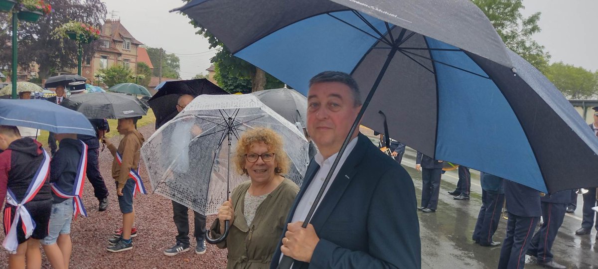AireNouvelle1's tweet photo. 18 JUIN !

83° anniversaire de l'Appel du Gal de Gaulle !

#AireNouvelle était présente au monument aux Morts avec Didier Rys accompagné de V. Crowyn et de F. Dubuisson.

Dépôt de gerbes, Lecture de l'Appel, chant des Partisans et Marseillaise ont rythmé la commémoration ! https://t.co/pZVUVDfwoV